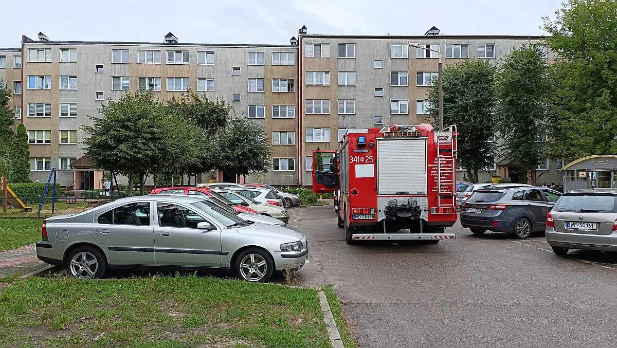 Strażacka akcja przy ulicy Sienkiewicza w Ostrołęce [01.08.2023] - zdjęcie #5 - eOstroleka.pl