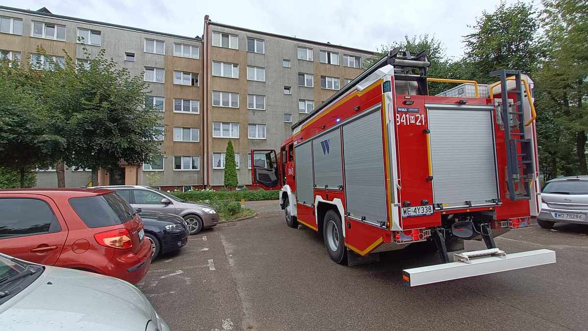 Strażacka akcja przy ulicy Sienkiewicza w Ostrołęce [01.08.2023] - zdjęcie #4 - eOstroleka.pl