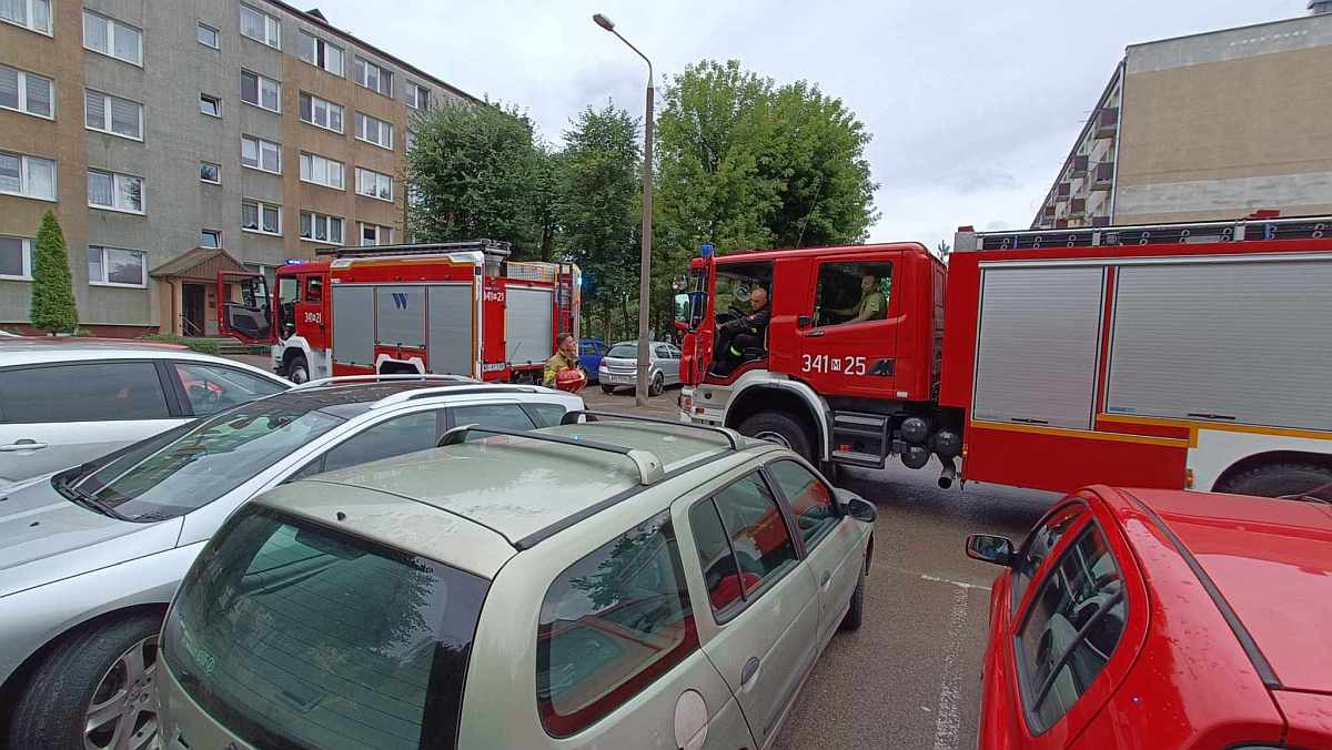 Strażacka akcja przy ulicy Sienkiewicza w Ostrołęce [01.08.2023] - zdjęcie #3 - eOstroleka.pl