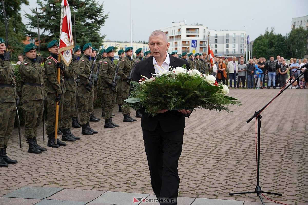 Godzina W w Ostrołęce. Rocznica wybuchu Powstania Warszawskiego [1.08.2023] - zdjęcie #2 - eOstroleka.pl