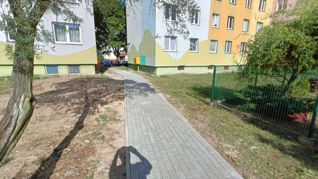 Na Centrum przybywa chodników [02.08.2023] - zdjęcie #7 - eOstroleka.pl