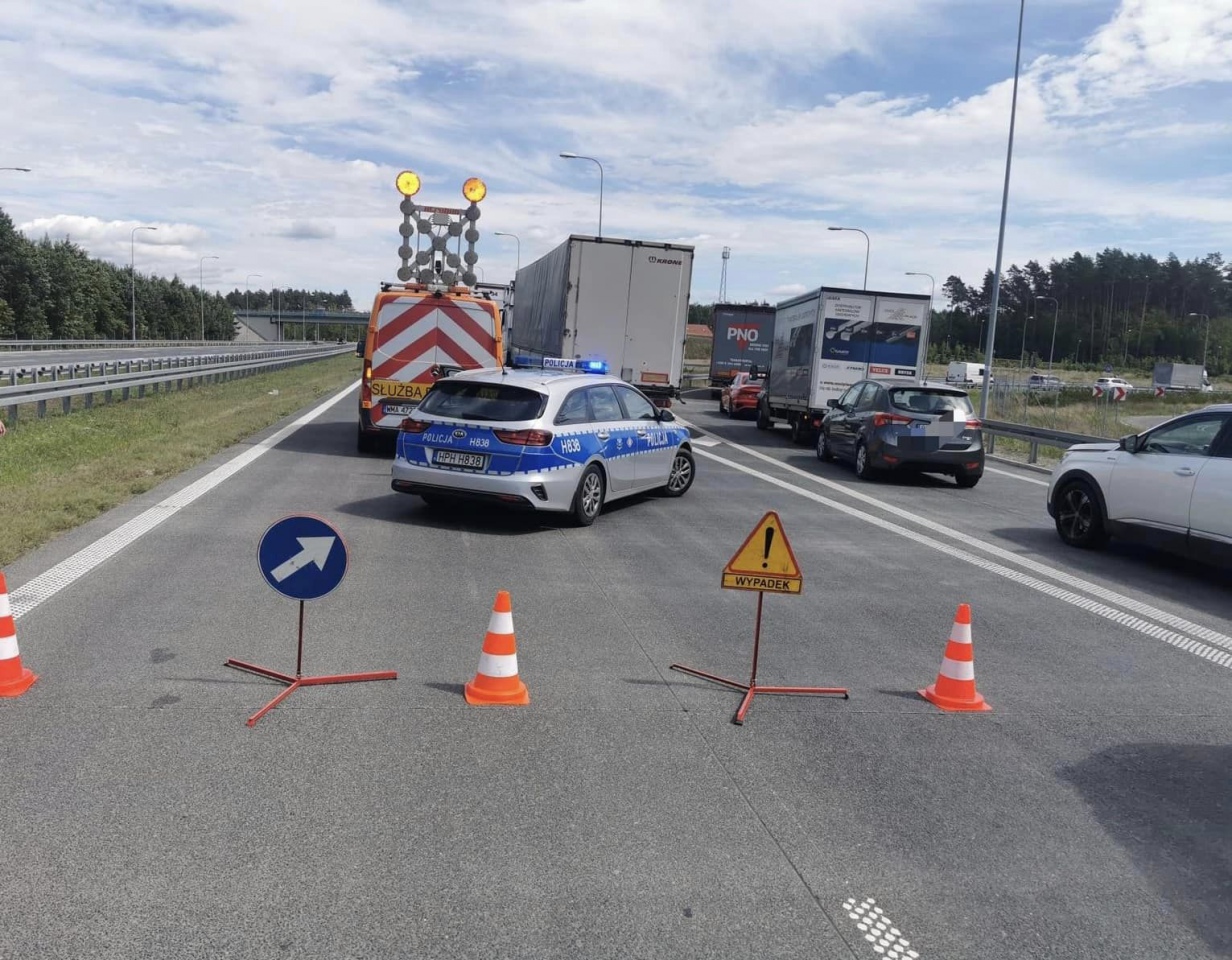 Wypadek drogowy na S8 - zdjęcie #2 - eOstroleka.pl