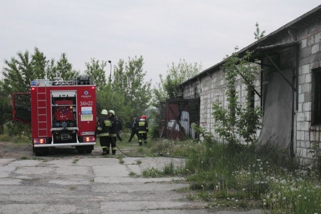Pożar pustostanu przy ul. Gorbatowa (18.05.2011) - zdjęcie #2 - eOstroleka.pl