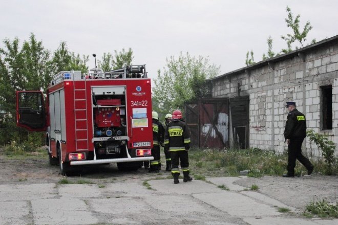 Pożar pustostanu przy ul. Gorbatowa (18.05.2011) - zdjęcie #6 - eOstroleka.pl