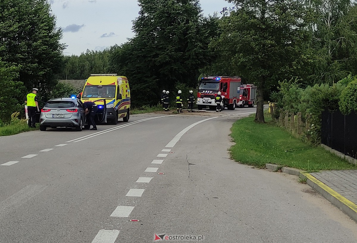 Wypadek w Łodziskach. Rozbite auto w rowie, kierowca zatrzymany! [07.08.2023] - zdjęcie #14 - eOstroleka.pl