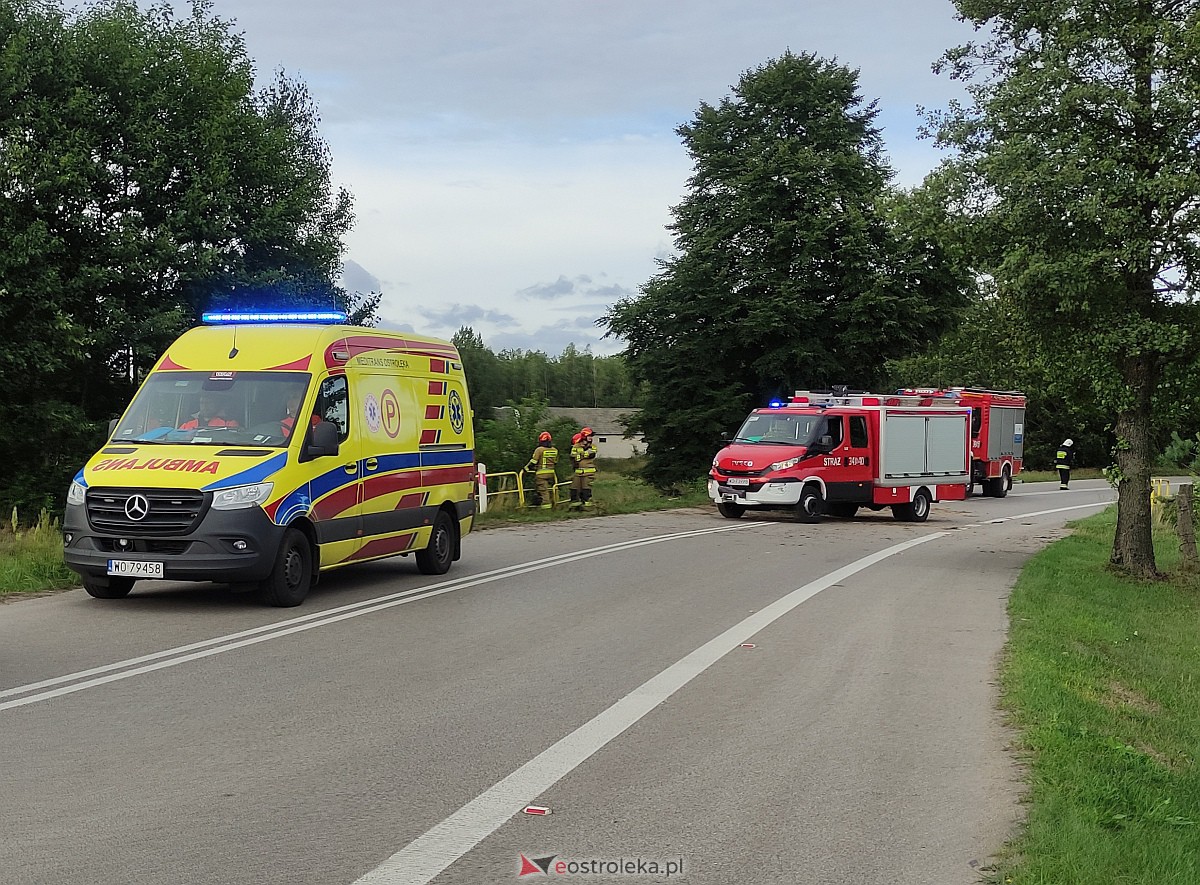 Wypadek w Łodziskach. Rozbite auto w rowie, kierowca zatrzymany! [07.08.2023] - zdjęcie #12 - eOstroleka.pl