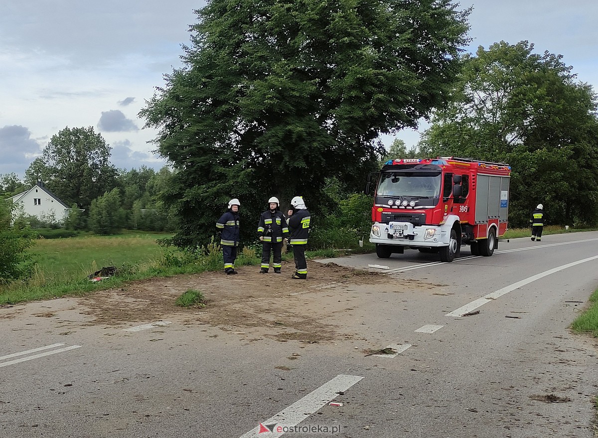 Wypadek w Łodziskach. Rozbite auto w rowie, kierowca zatrzymany! [07.08.2023] - zdjęcie #10 - eOstroleka.pl