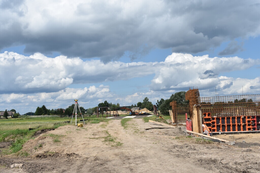 Raport z placu budowy. Nowy most przez Orz i “powiatówka” Brzeźno - Pokrzywnica [08.08.2023] - zdjęcie #5 - eOstroleka.pl