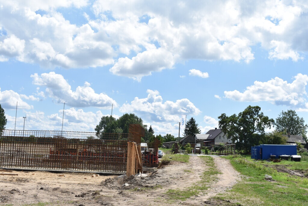 Raport z placu budowy. Nowy most przez Orz i “powiatówka” Brzeźno - Pokrzywnica [08.08.2023] - zdjęcie #2 - eOstroleka.pl