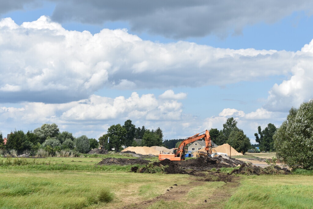 Raport z placu budowy. Nowy most przez Orz i “powiatówka” Brzeźno - Pokrzywnica [08.08.2023] - zdjęcie #1 - eOstroleka.pl