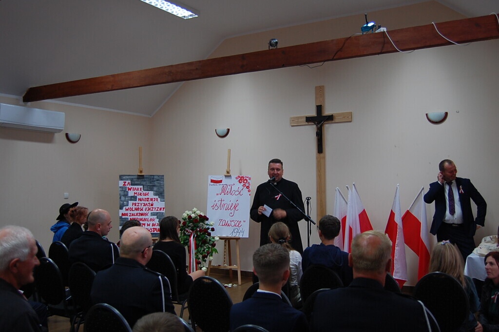 Spotkanie z pieśnią patriotyczną w Płoszycach - zdjęcie #7 - eOstroleka.pl