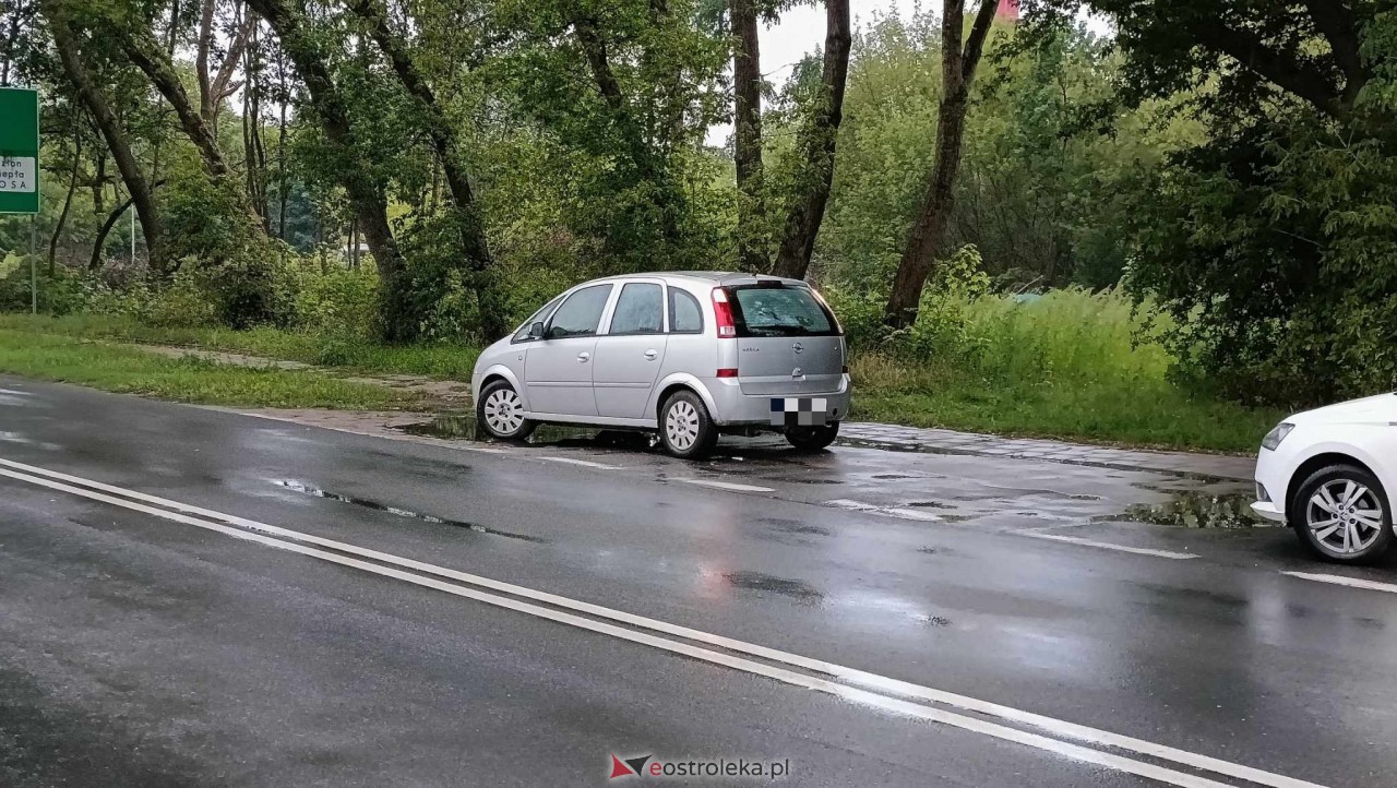 Kolizja przy Alei Wojska Polskiego [09.08.2023] - zdjęcie #7 - eOstroleka.pl