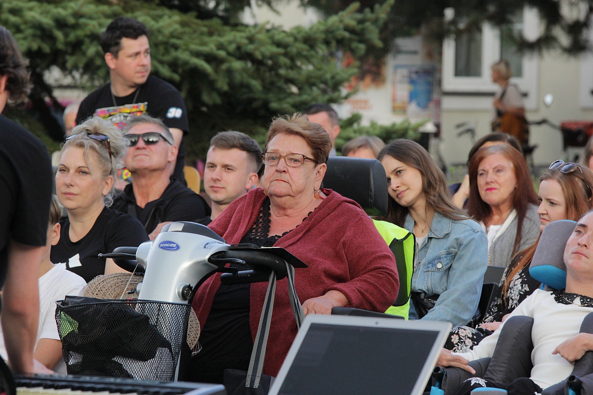 ART Czwartek na Placu Bema - Cozy Moss Wołanie [10.08.2023] - zdjęcie #19 - eOstroleka.pl