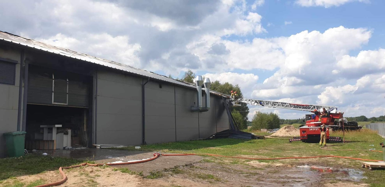 Pożar w Czarni [11.08.2023] - zdjęcie #8 - eOstroleka.pl