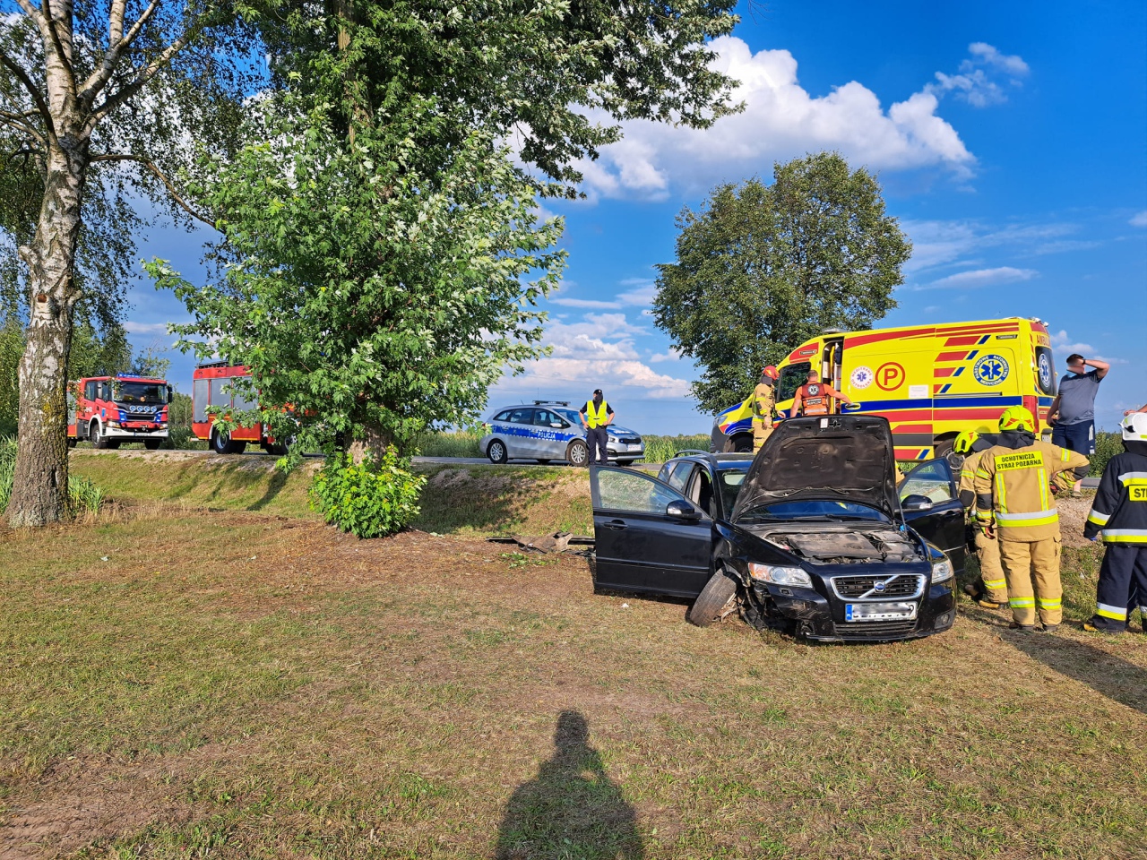 Wypadek w Surowem. Za szybko na zakręcie [13.08.2023] - zdjęcie #4 - eOstroleka.pl