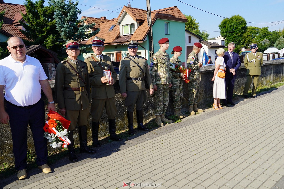 Święto Wojska Polskiego. Uroczystości na cmentarzu w Ostrołęce [18.08.2023] - zdjęcie #4 - eOstroleka.pl