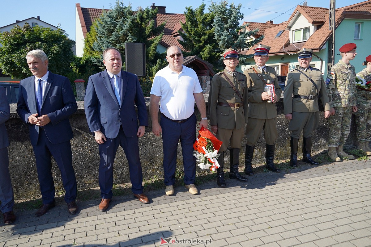 Święto Wojska Polskiego. Uroczystości na cmentarzu w Ostrołęce [18.08.2023] - zdjęcie #65 - eOstroleka.pl
