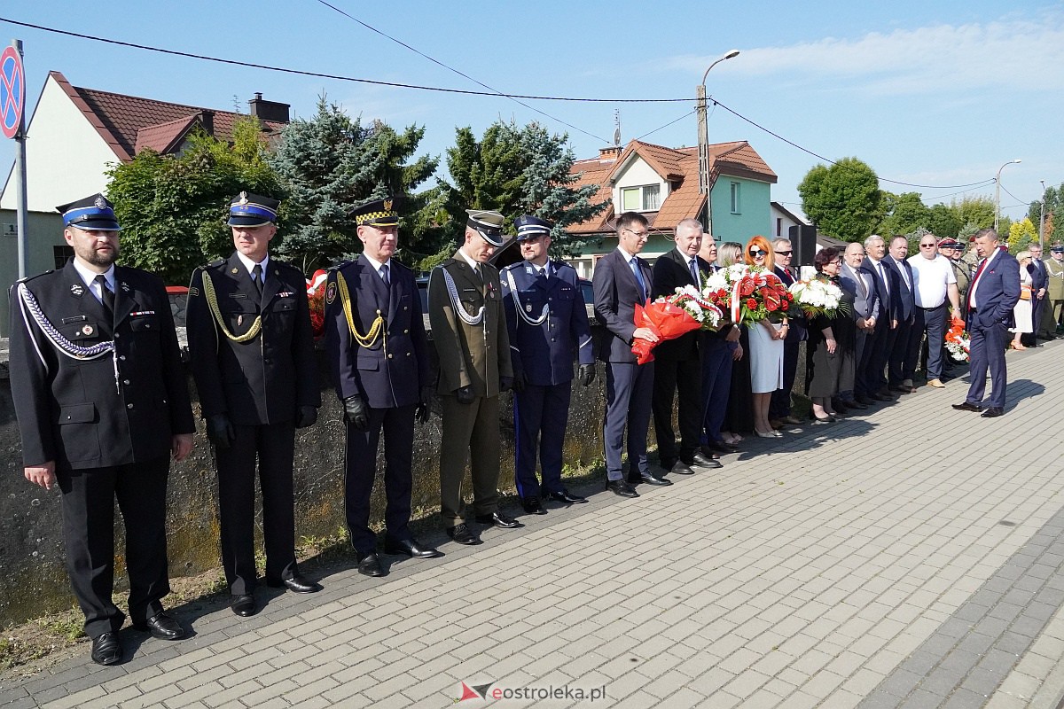 Święto Wojska Polskiego. Uroczystości na cmentarzu w Ostrołęce [18.08.2023] - zdjęcie #60 - eOstroleka.pl