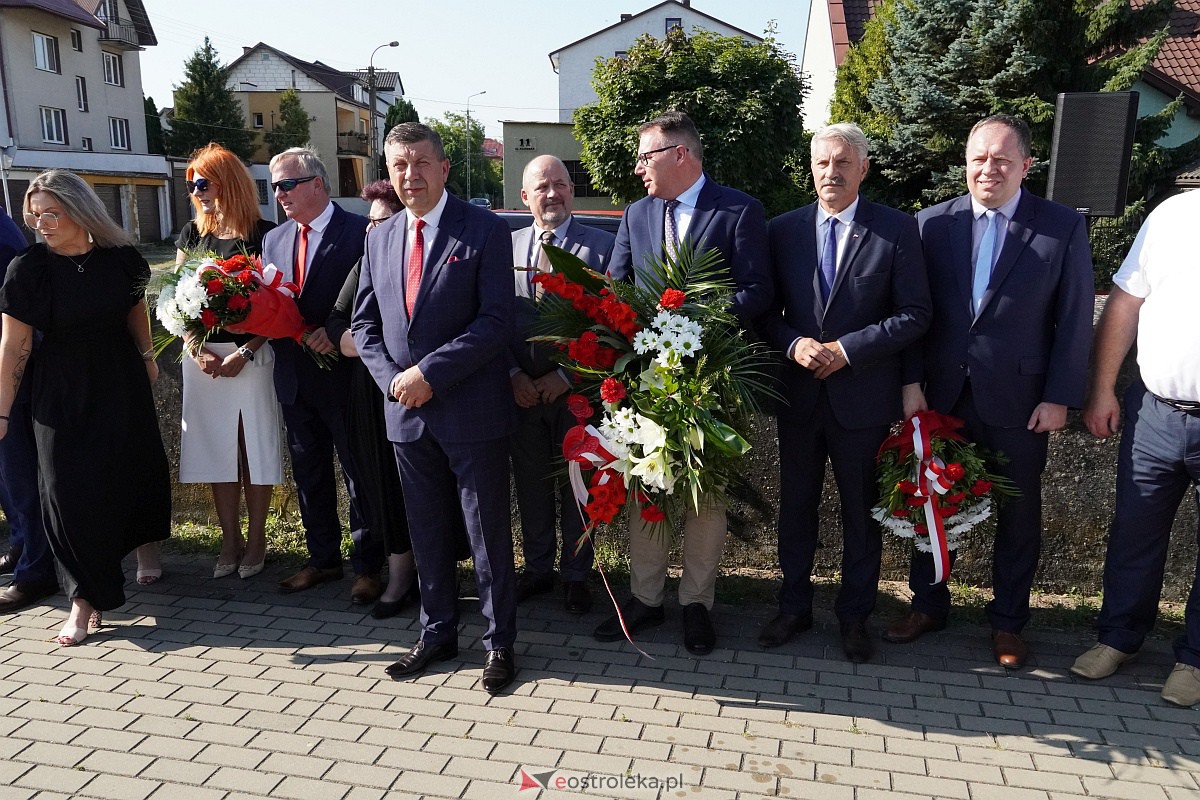 Święto Wojska Polskiego. Uroczystości na cmentarzu w Ostrołęce [18.08.2023] - zdjęcie #56 - eOstroleka.pl