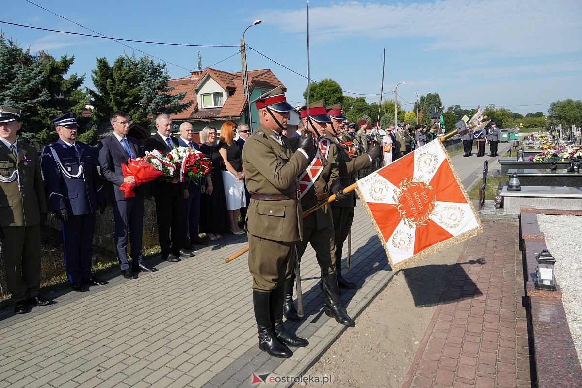 Święto Wojska Polskiego. Uroczystości na cmentarzu w Ostrołęce [18.08.2023] - zdjęcie #52 - eOstroleka.pl