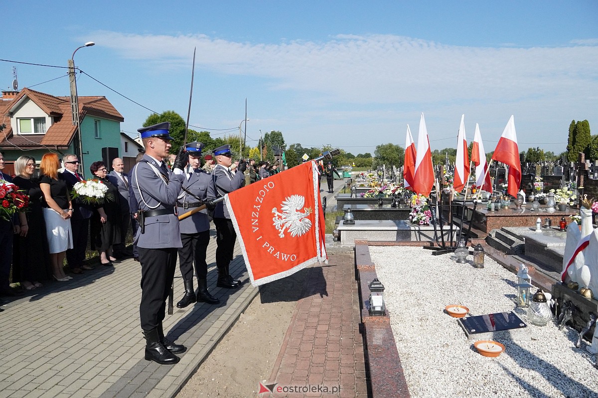 Święto Wojska Polskiego. Uroczystości na cmentarzu w Ostrołęce [18.08.2023] - zdjęcie #51 - eOstroleka.pl