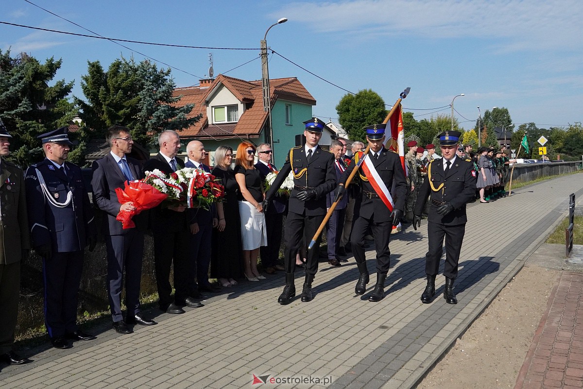 Święto Wojska Polskiego. Uroczystości na cmentarzu w Ostrołęce [18.08.2023] - zdjęcie #50 - eOstroleka.pl