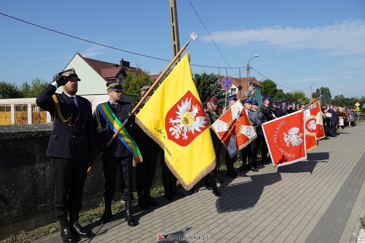 Święto Wojska Polskiego. Uroczystości na cmentarzu w Ostrołęce [18.08.2023] - zdjęcie #47 - eOstroleka.pl