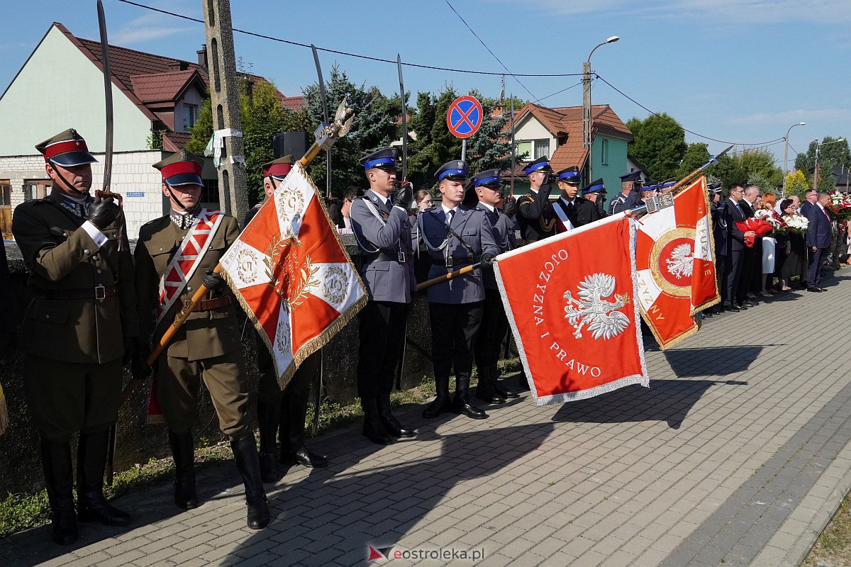 Święto Wojska Polskiego. Uroczystości na cmentarzu w Ostrołęce [18.08.2023] - zdjęcie #45 - eOstroleka.pl