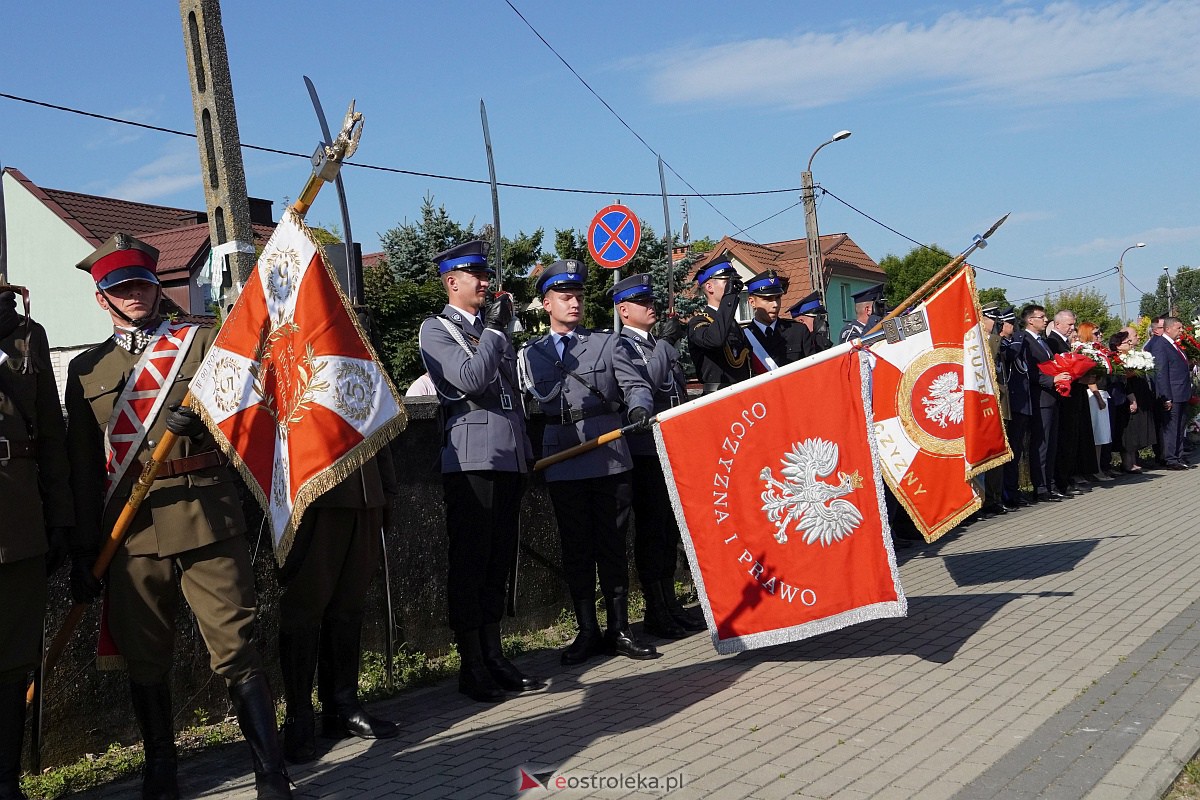 Święto Wojska Polskiego. Uroczystości na cmentarzu w Ostrołęce [18.08.2023] - zdjęcie #42 - eOstroleka.pl