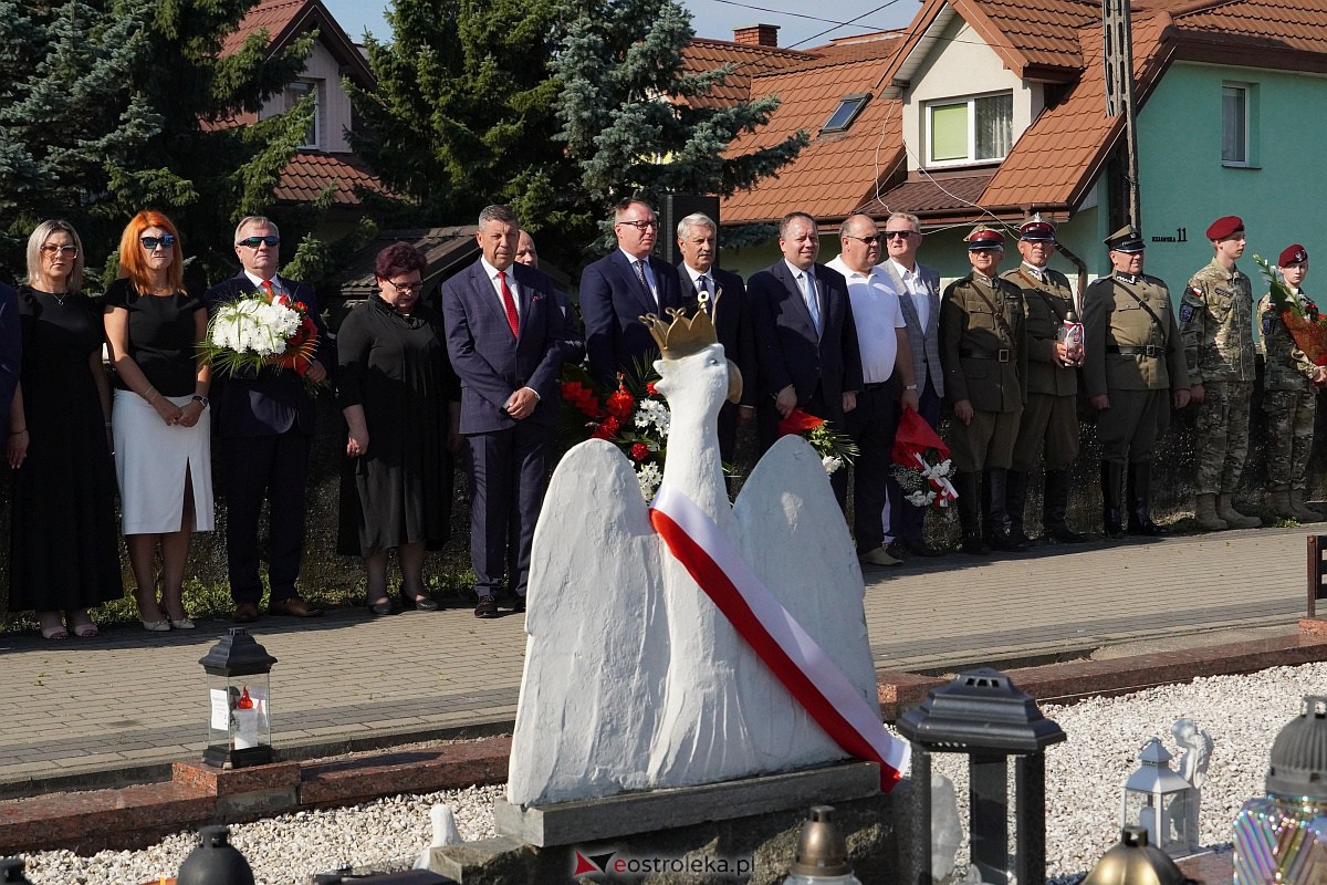Święto Wojska Polskiego. Uroczystości na cmentarzu w Ostrołęce [18.08.2023] - zdjęcie #41 - eOstroleka.pl