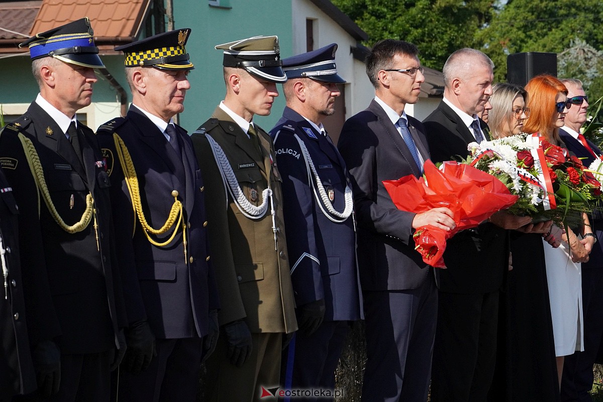 Święto Wojska Polskiego. Uroczystości na cmentarzu w Ostrołęce [18.08.2023] - zdjęcie #35 - eOstroleka.pl