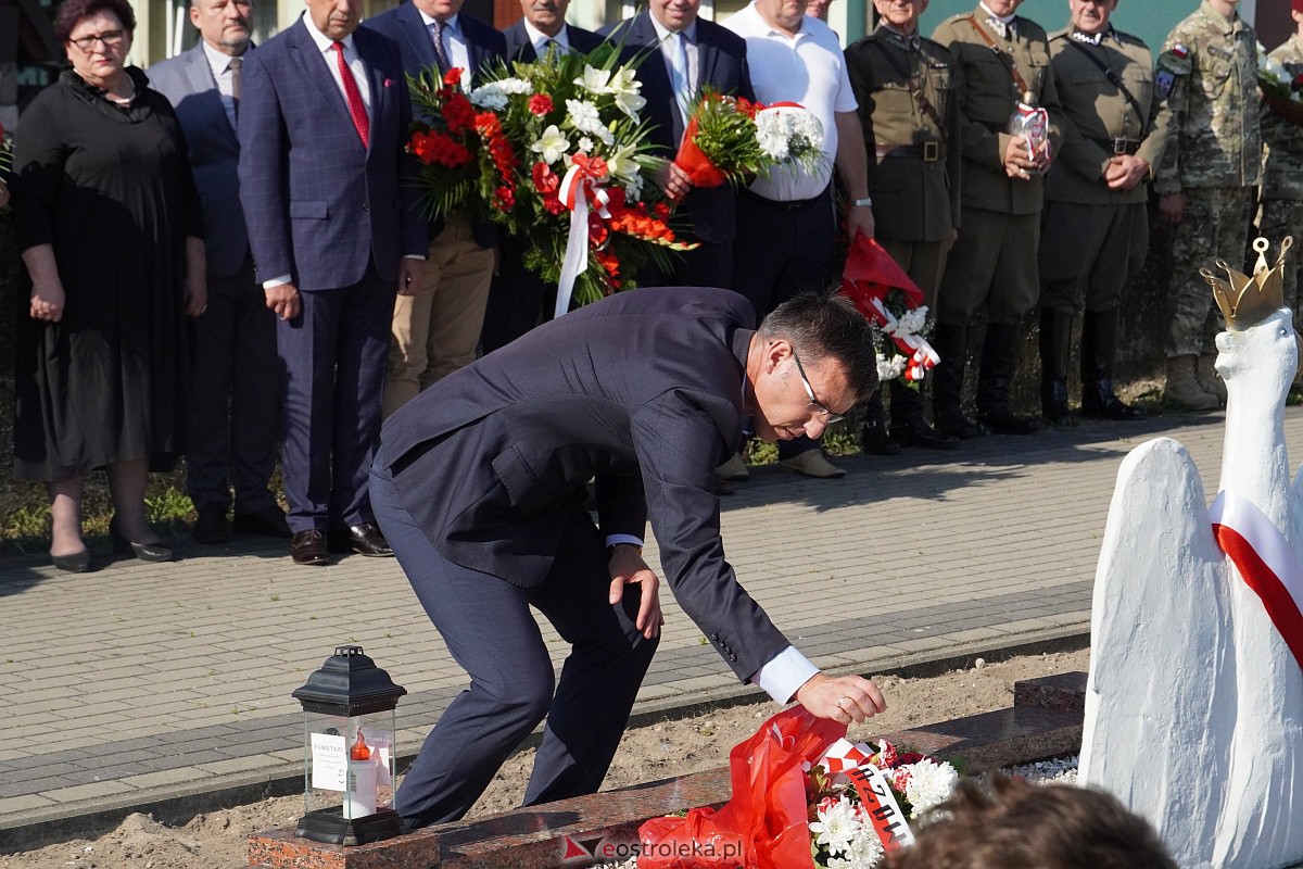 Święto Wojska Polskiego. Uroczystości na cmentarzu w Ostrołęce [18.08.2023] - zdjęcie #31 - eOstroleka.pl