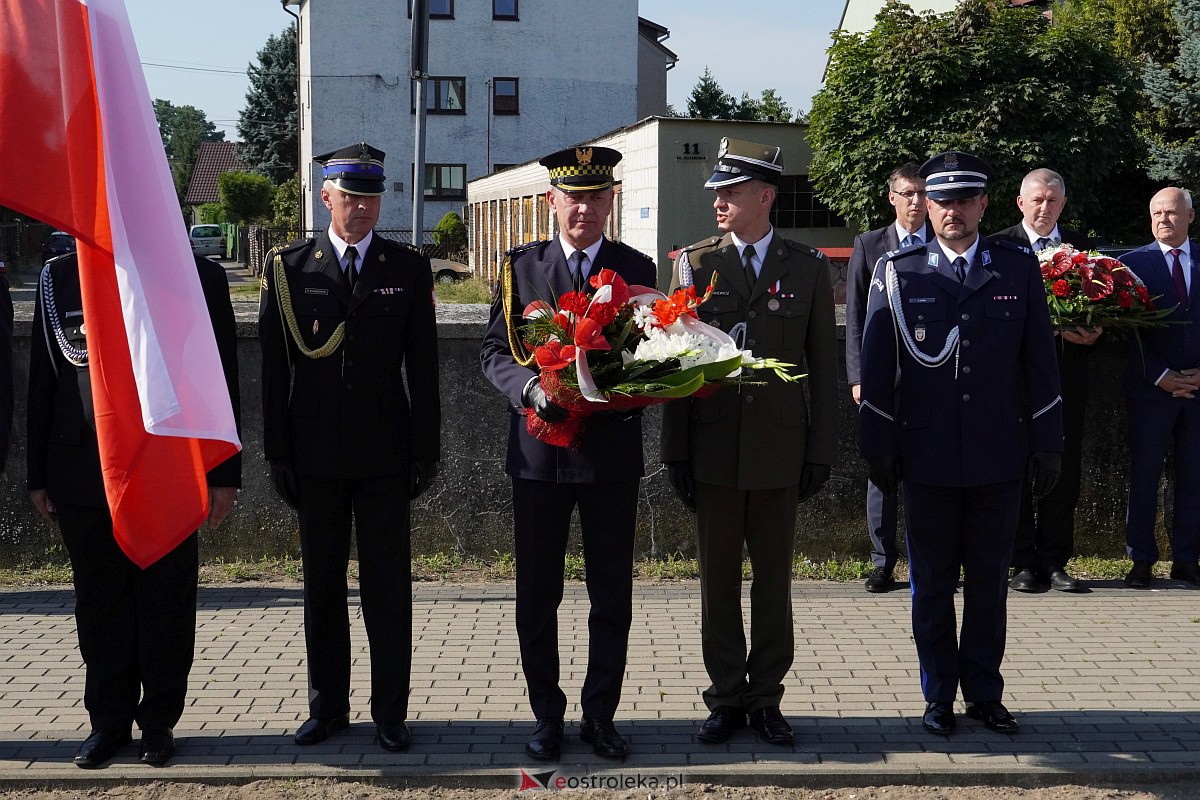 Święto Wojska Polskiego. Uroczystości na cmentarzu w Ostrołęce [18.08.2023] - zdjęcie #29 - eOstroleka.pl