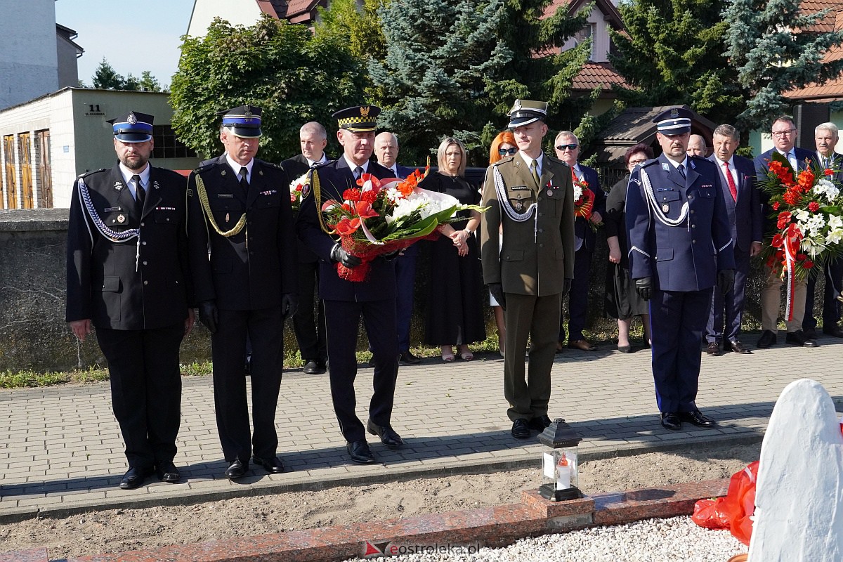 Święto Wojska Polskiego. Uroczystości na cmentarzu w Ostrołęce [18.08.2023] - zdjęcie #28 - eOstroleka.pl
