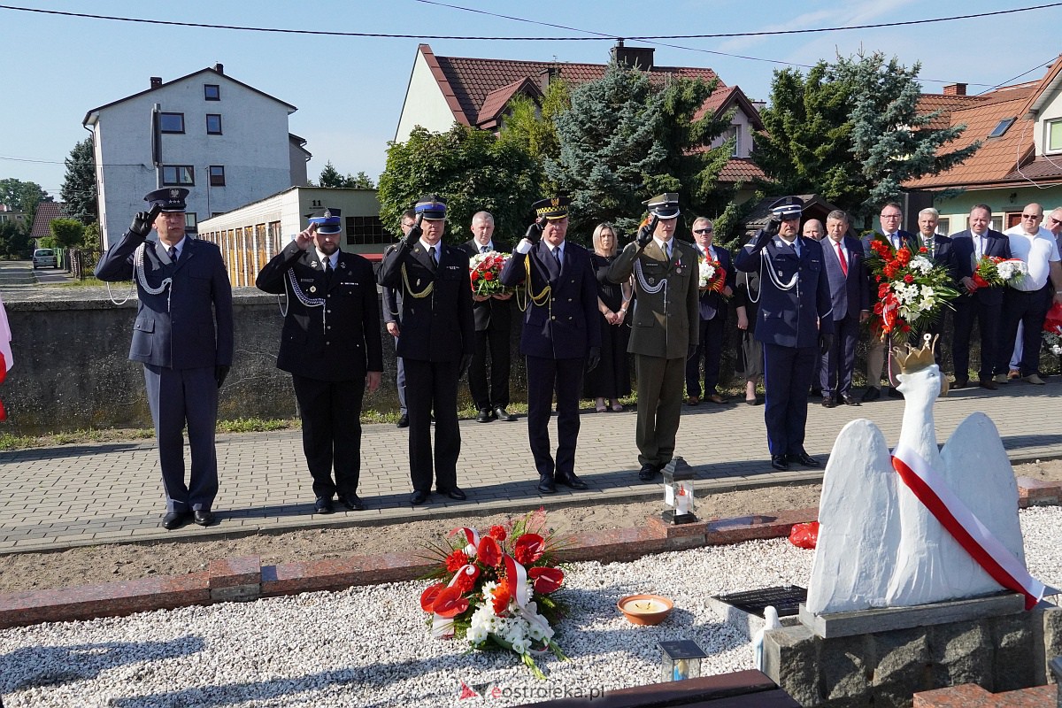 Święto Wojska Polskiego. Uroczystości na cmentarzu w Ostrołęce [18.08.2023] - zdjęcie #25 - eOstroleka.pl