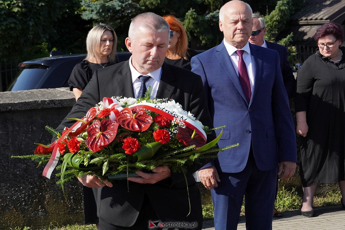 Święto Wojska Polskiego. Uroczystości na cmentarzu w Ostrołęce [18.08.2023] - zdjęcie #24 - eOstroleka.pl