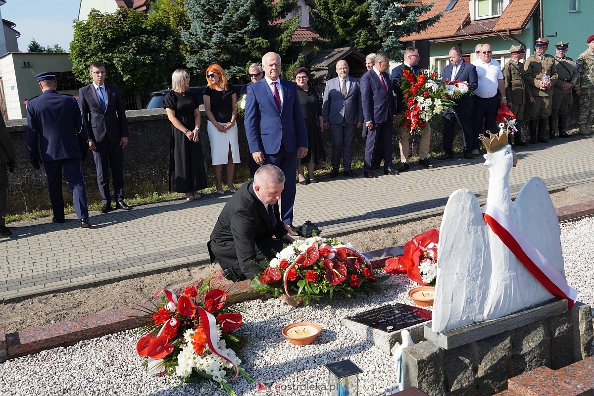 Święto Wojska Polskiego. Uroczystości na cmentarzu w Ostrołęce [18.08.2023] - zdjęcie #23 - eOstroleka.pl