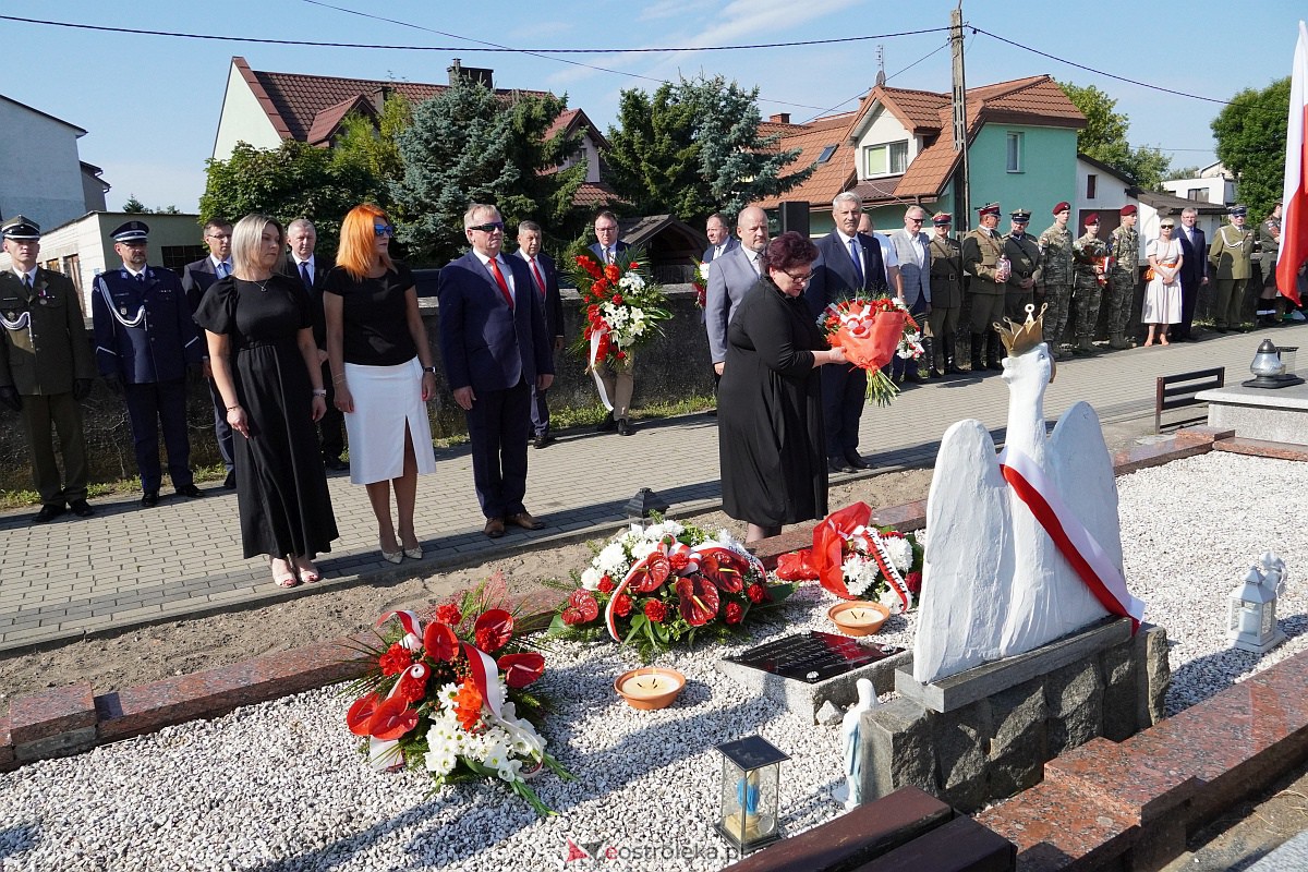 Święto Wojska Polskiego. Uroczystości na cmentarzu w Ostrołęce [18.08.2023] - zdjęcie #21 - eOstroleka.pl