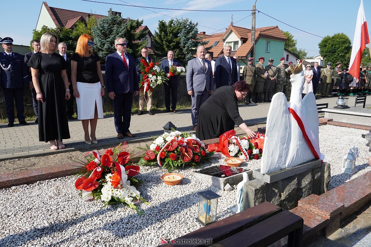 Święto Wojska Polskiego. Uroczystości na cmentarzu w Ostrołęce [18.08.2023] - zdjęcie #20 - eOstroleka.pl