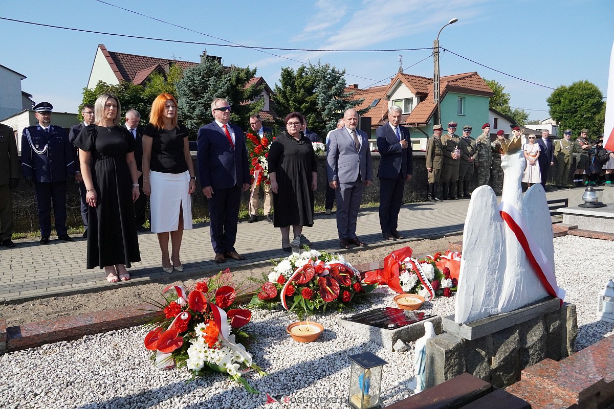 Święto Wojska Polskiego. Uroczystości na cmentarzu w Ostrołęce [18.08.2023] - zdjęcie #19 - eOstroleka.pl