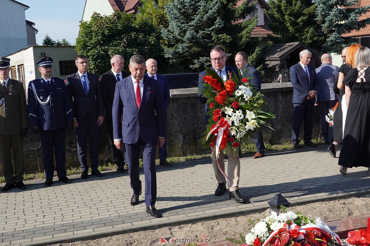 Święto Wojska Polskiego. Uroczystości na cmentarzu w Ostrołęce [18.08.2023] - zdjęcie #18 - eOstroleka.pl