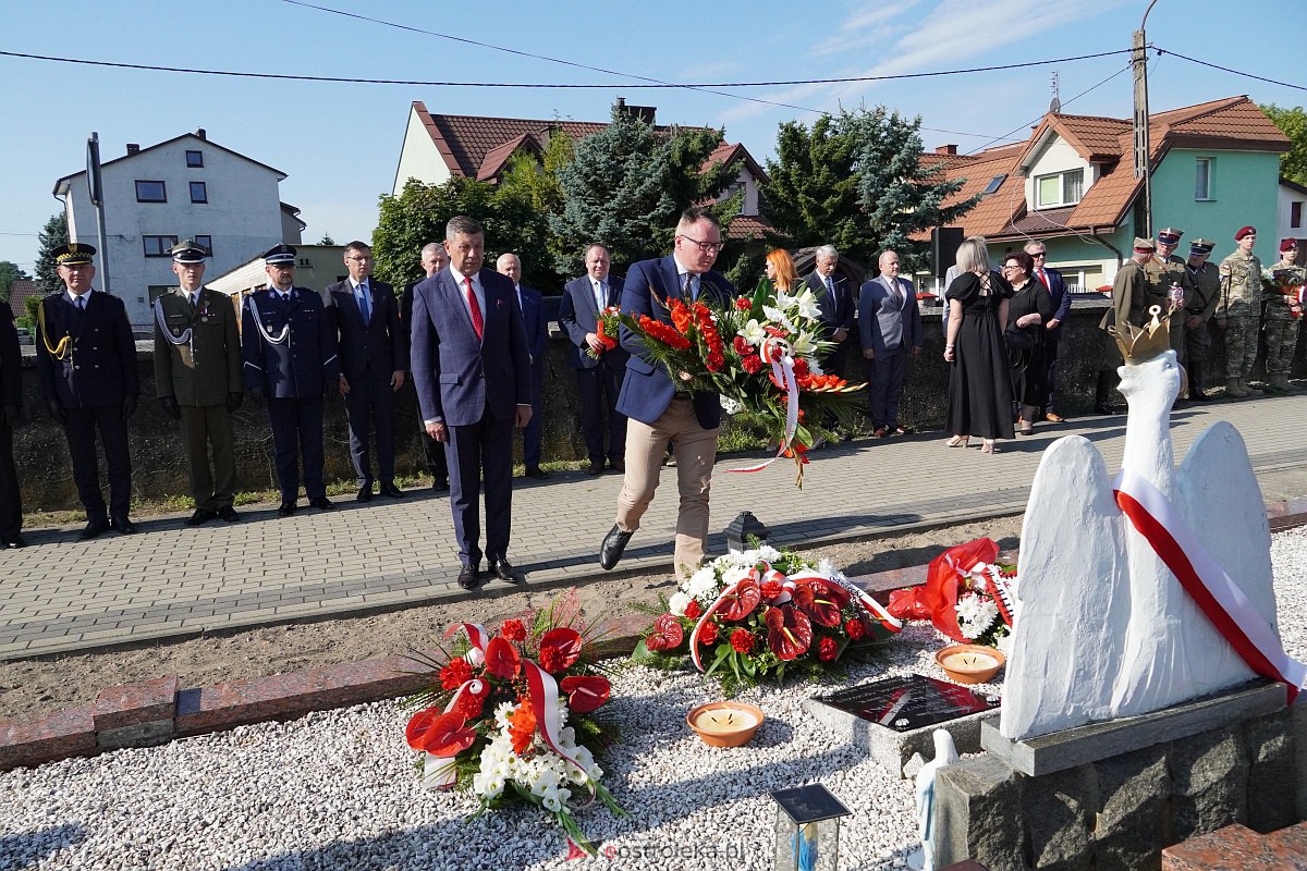 Święto Wojska Polskiego. Uroczystości na cmentarzu w Ostrołęce [18.08.2023] - zdjęcie #17 - eOstroleka.pl