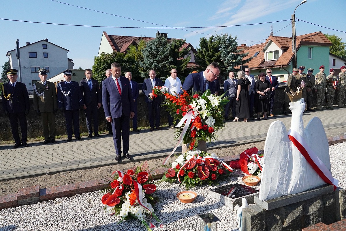 Święto Wojska Polskiego. Uroczystości na cmentarzu w Ostrołęce [18.08.2023] - zdjęcie #16 - eOstroleka.pl
