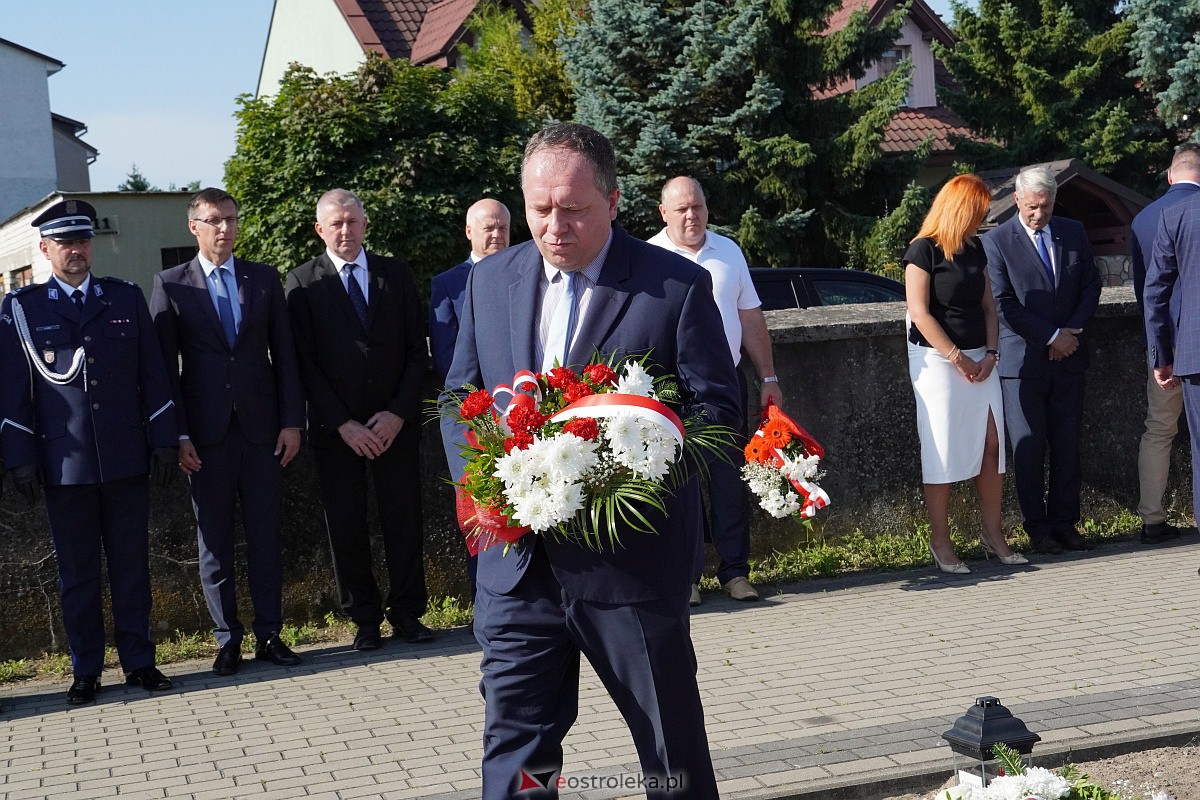 Święto Wojska Polskiego. Uroczystości na cmentarzu w Ostrołęce [18.08.2023] - zdjęcie #13 - eOstroleka.pl