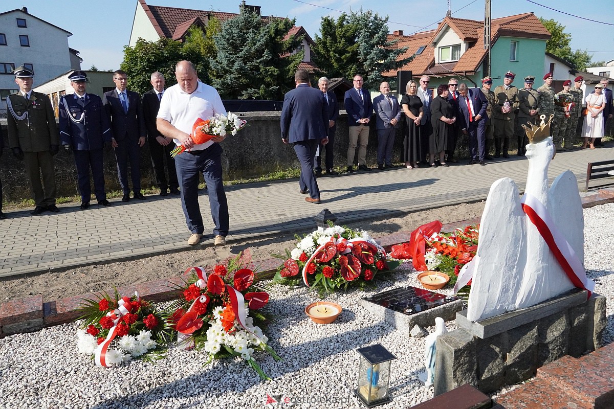Święto Wojska Polskiego. Uroczystości na cmentarzu w Ostrołęce [18.08.2023] - zdjęcie #11 - eOstroleka.pl
