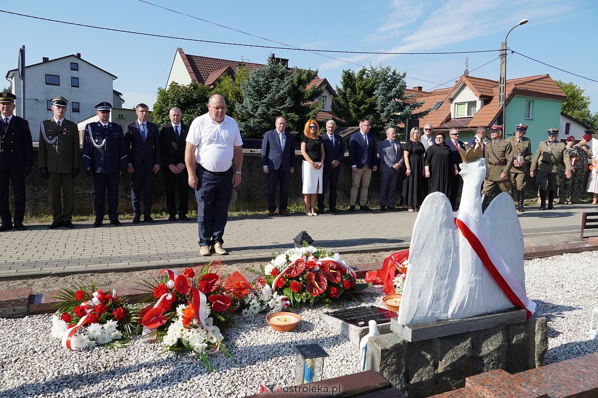 Święto Wojska Polskiego. Uroczystości na cmentarzu w Ostrołęce [18.08.2023] - zdjęcie #9 - eOstroleka.pl