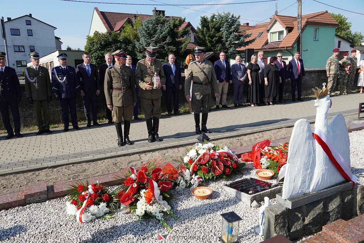 Święto Wojska Polskiego. Uroczystości na cmentarzu w Ostrołęce [18.08.2023] - zdjęcie #8 - eOstroleka.pl