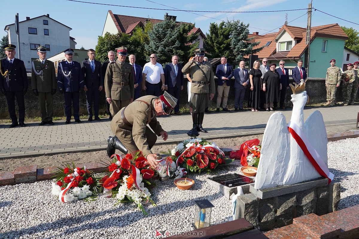 Święto Wojska Polskiego. Uroczystości na cmentarzu w Ostrołęce [18.08.2023] - zdjęcie #7 - eOstroleka.pl