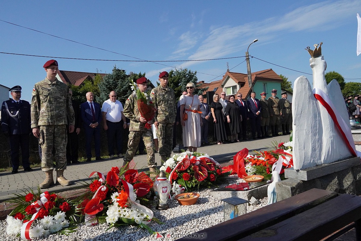 Święto Wojska Polskiego. Uroczystości na cmentarzu w Ostrołęce [18.08.2023] - zdjęcie #5 - eOstroleka.pl