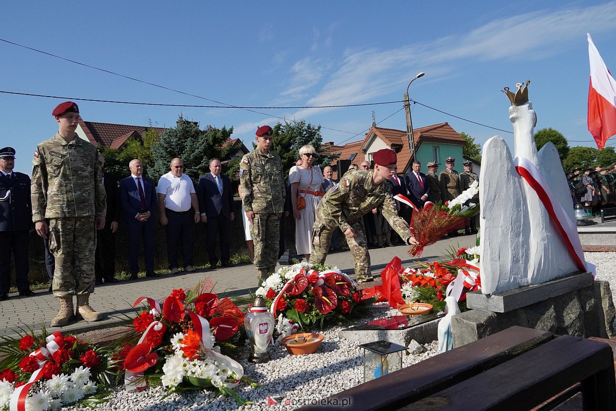 Święto Wojska Polskiego. Uroczystości na cmentarzu w Ostrołęce [18.08.2023] - zdjęcie #4 - eOstroleka.pl